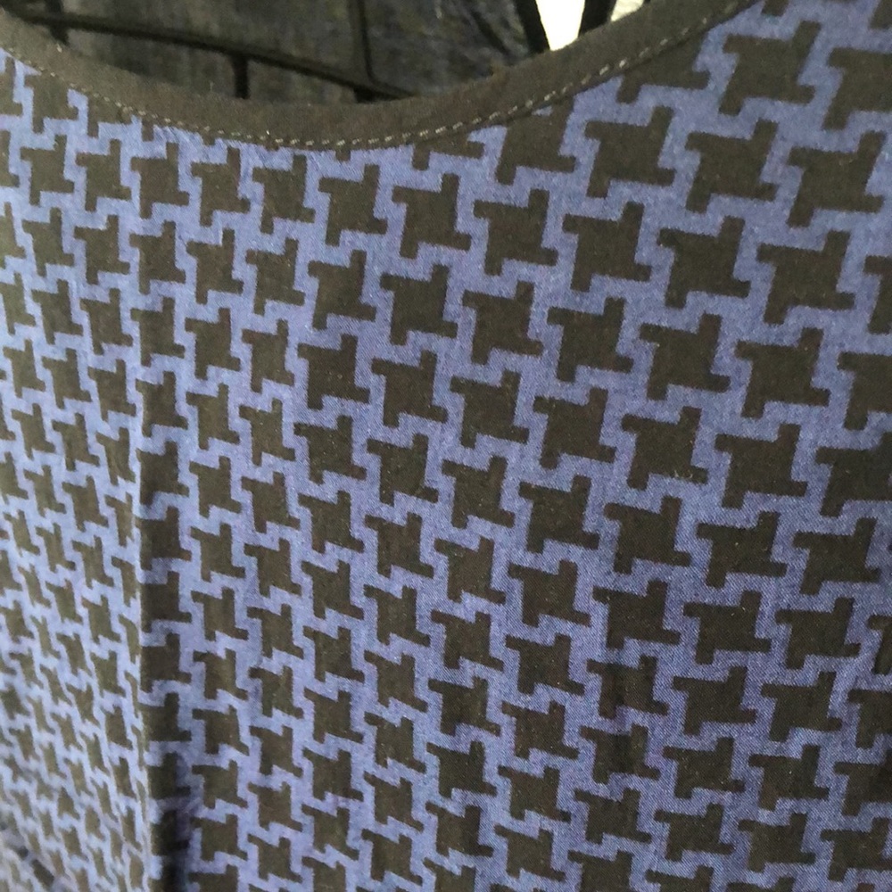 Old Navy High-Low T-Shirt Style Blouse - Picture 3 of 9